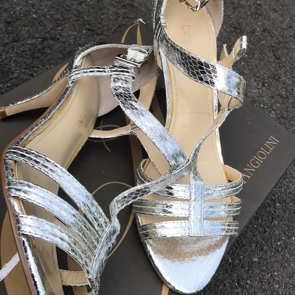 Silver heels - Picture 3 of 3